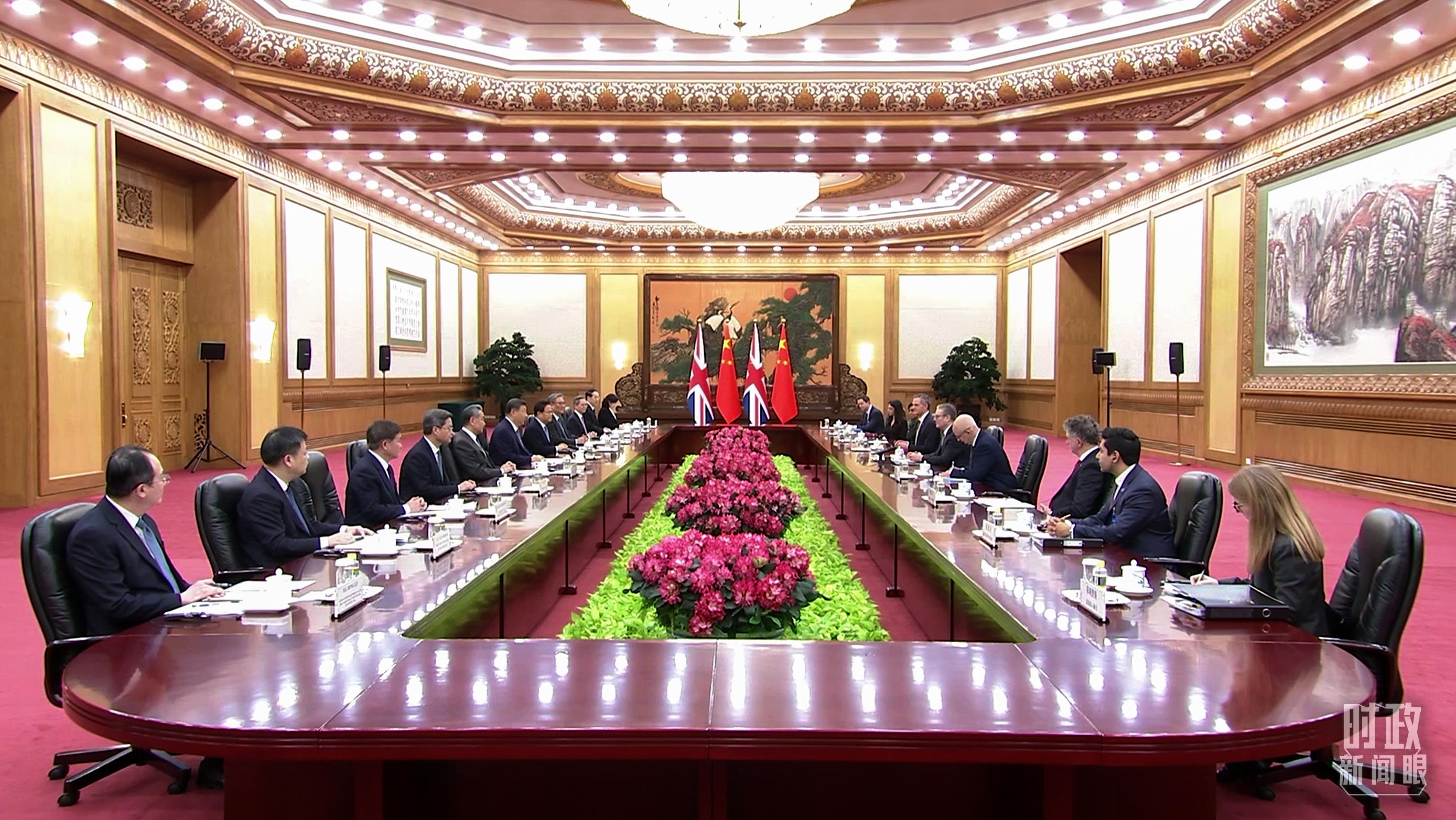 ��1��29�����磬ϰ��ƽ��ϯ�ڱ����������û������������ʽ���ʵ�Ӣ������˹��Ĭ��